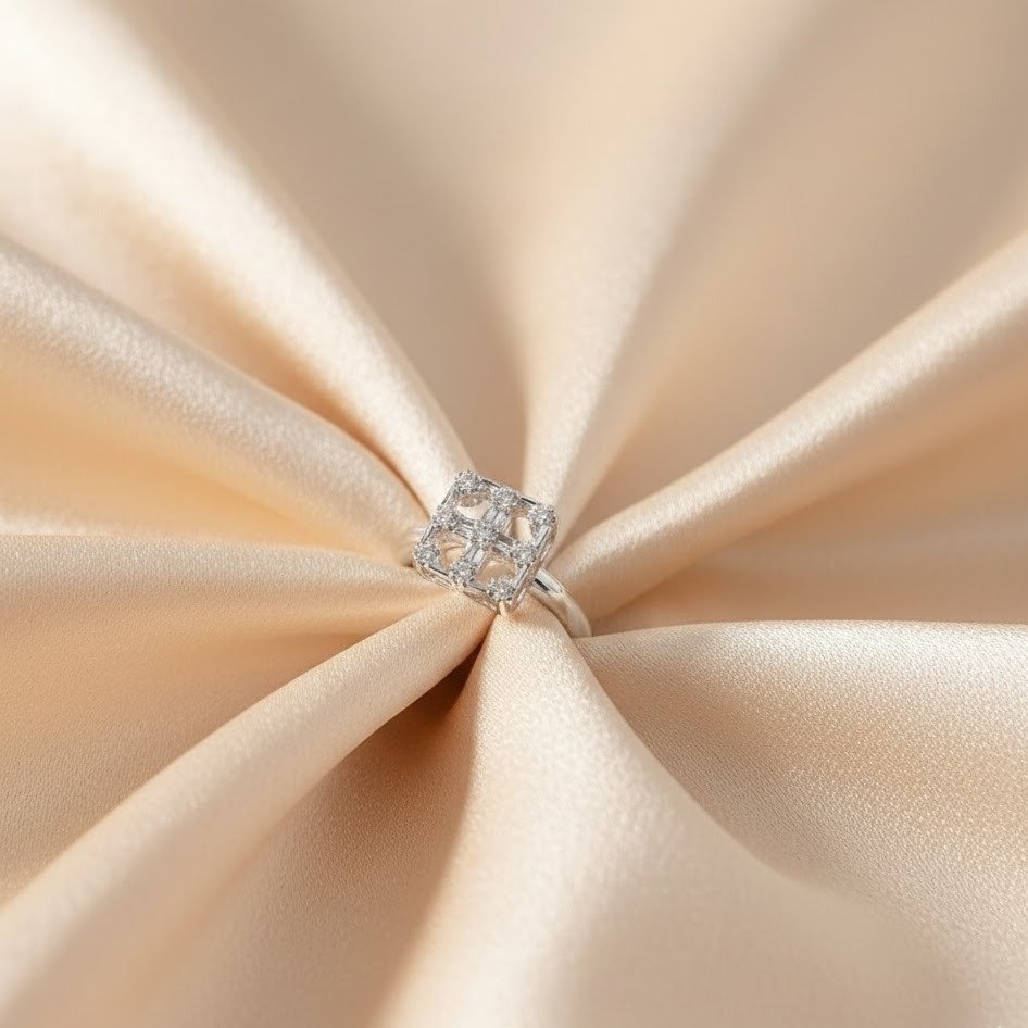 Anel Cravejado Quadrado