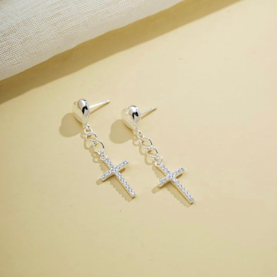 Brinco Coração e Cruz Zircônia