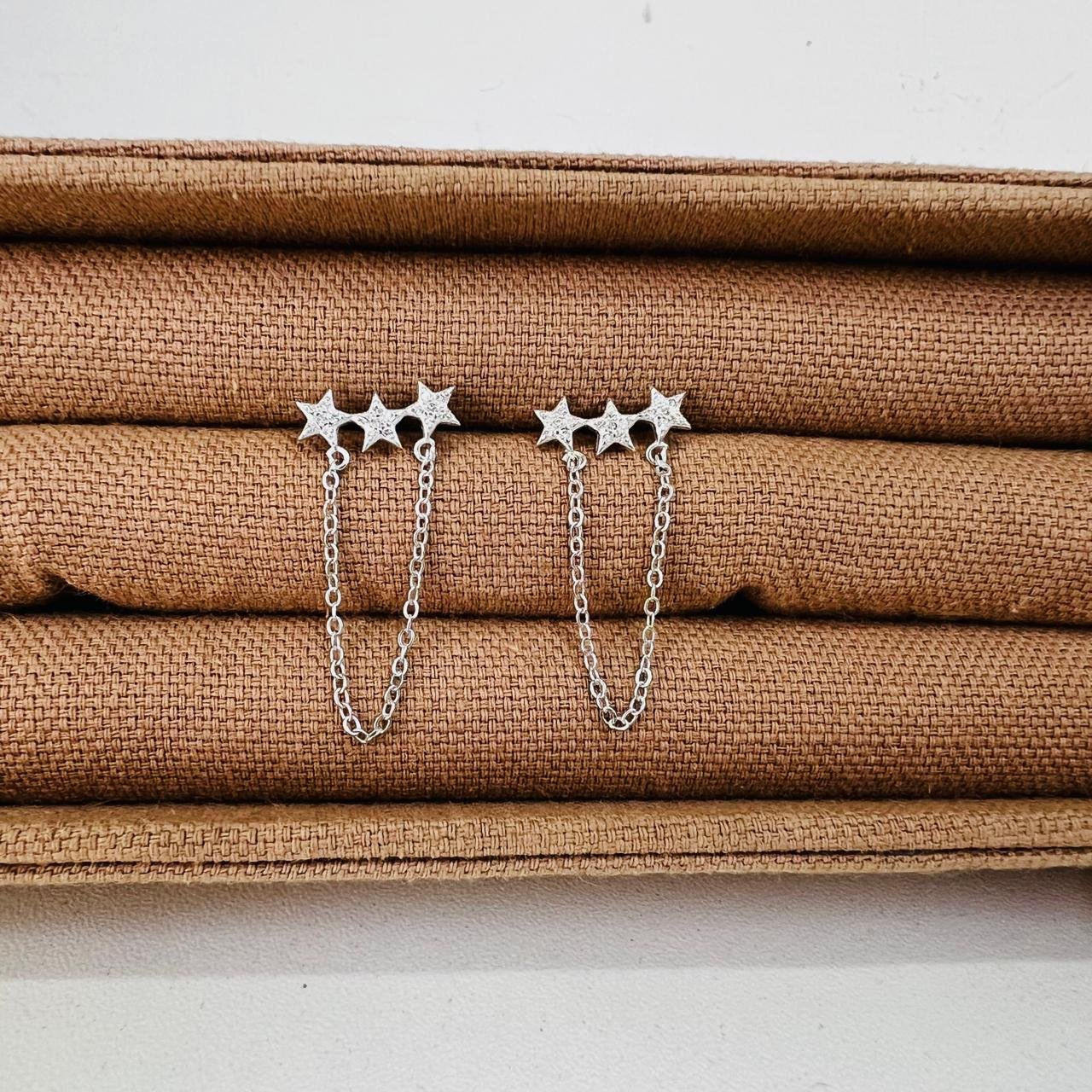 Brinco Estrelas Cravejadas com Corrente